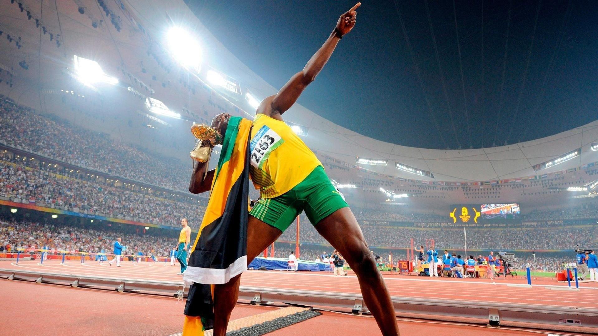 梅西梅开二度助迈阿密国际逆转取胜 球迷沸腾见证球王风采